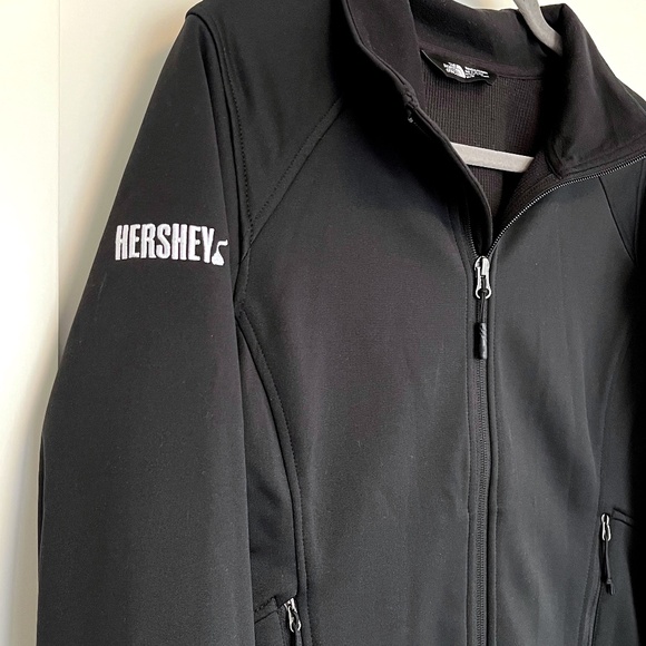 The North Face Black Soft Shell Women's Zip up Jacket with Hershey's Emblem - Picture 4 of 10